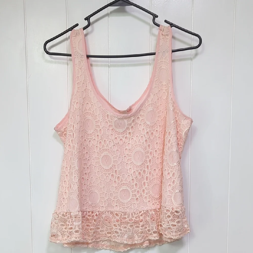 ❤️5/$25🎀 Elegant Pink Lace Tank Top